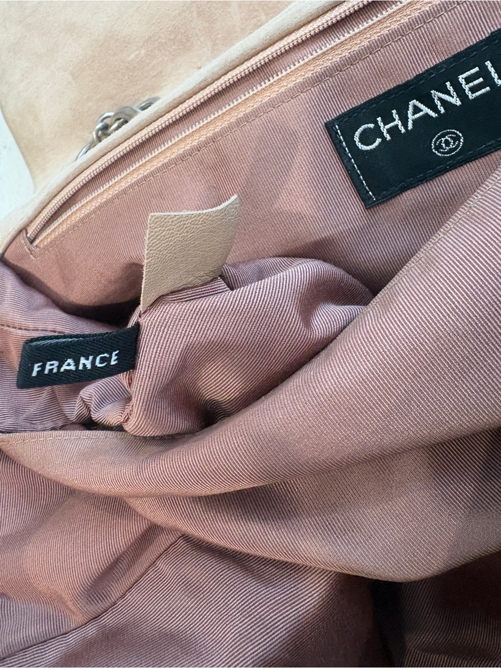 CHANEL suede chocolate bar in ballet pink/ nude - Picture 9 of 11